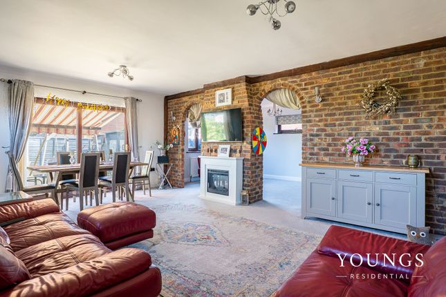 30 Nevada Road, Canvey Island photo 3