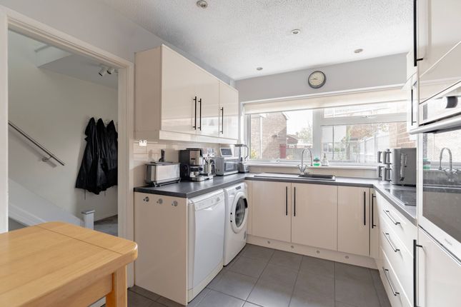 38 Laburnum Close, Great Yarmouth photo 2
