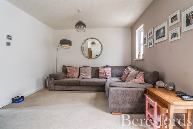 27, Normansfield, Essex photo 3