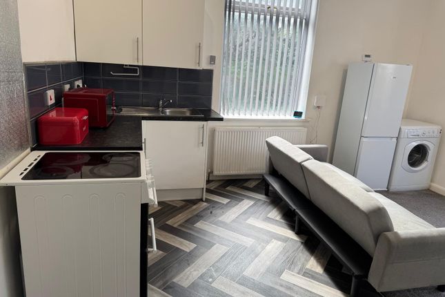 78, Studio, Westcroft Road, , Bradford photo 5