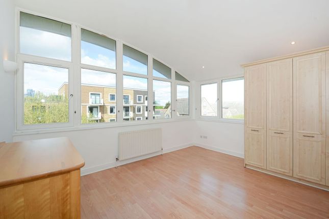 Flat for sale in Woodland Crescent, London