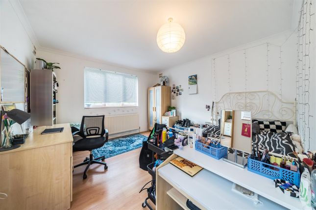 Flat to rent in Beaufort Road, Kingston Upon Thames