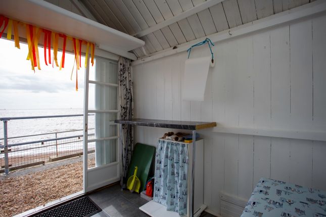 25, Beach Hut 25, Golf Road, Felixstowe photo 3