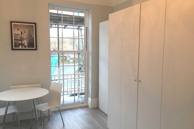 Flat 3, The Vale, London photo 3