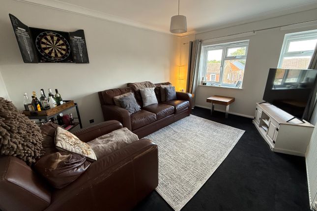 Flat 8, Brittany Court, Dunstable photo 2