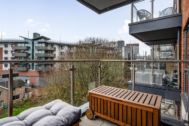 Apartment 22, Waterside Court, The Colonnade, Maidenhead photo 4