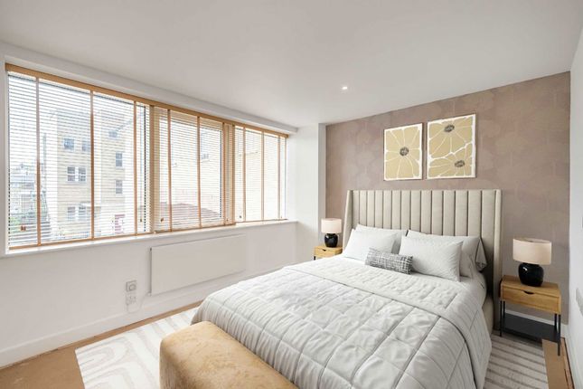 Flat 104, 130, Clapham Common South Side, London photo 4
