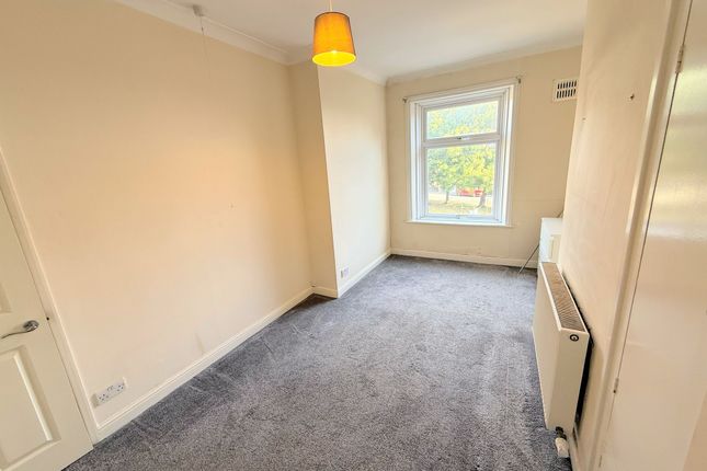 11 Moor Street, Bradford photo 4