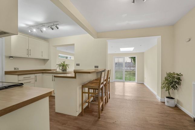 10, Chapel Lane, Cheltenham photo 3