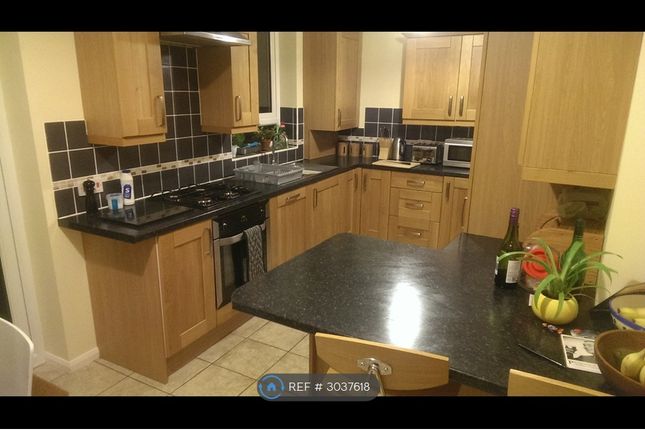 Winchester Close, Northampton photo 4