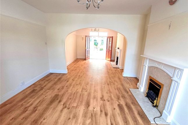 20, St Johns Drive, Porthcawl photo 3