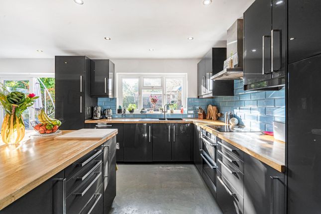 139 Cobham Road, Leatherhead photo 2