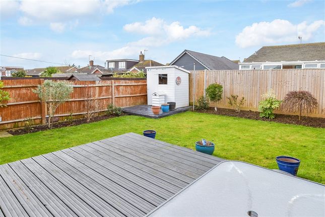 Rowe Avenue North, Peacehaven photo 3