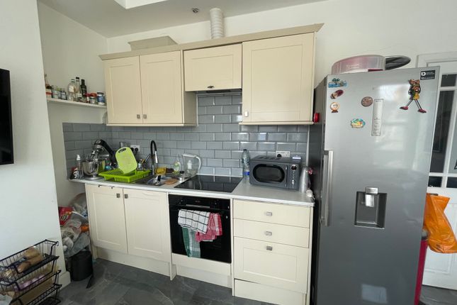 Thumbnail Flat to rent in Wellfield Road, Cardiff