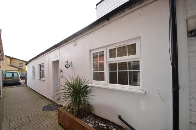 Flat to rent in Molesey Road, Hersham, Walton-On-Thames