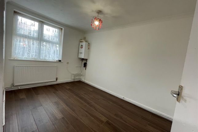 Thumbnail Flat to rent in Alexandra Road, Bedford