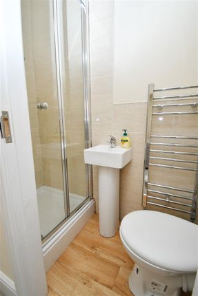 ROOM 4, 10, Prestwich Street, Burnley photo 3