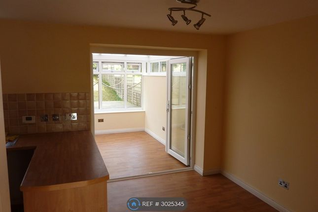 Milborne Road, Maidenbower, Crawley photo 3