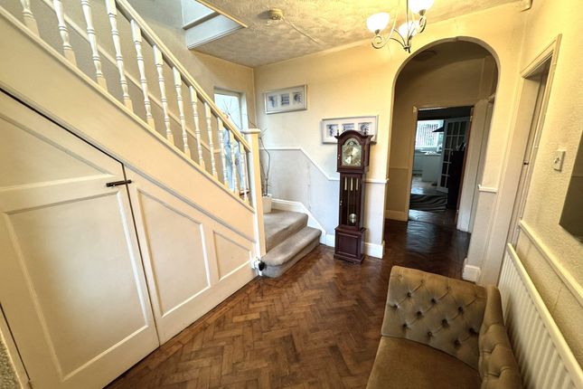 68 The Crescent, Willenhall photo 4