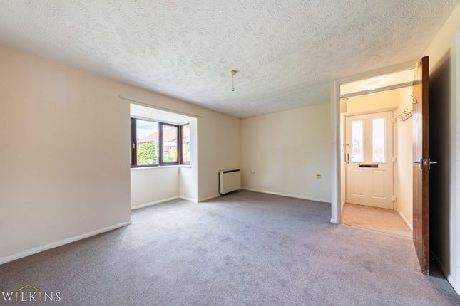 2, Ladywell Close, Burton-on-Trent photo 4