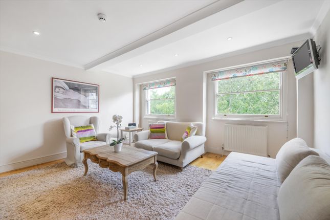 Flat to rent in Cleveland Square, London