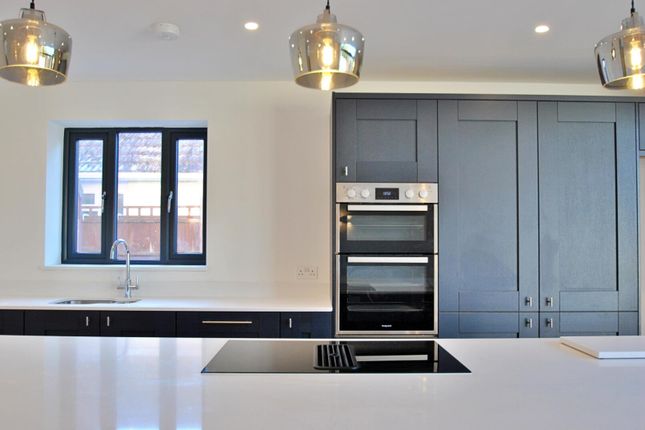 3, Meadow Close, Ringwood photo 4