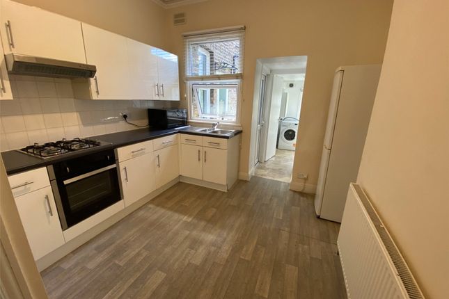 Flat 2, 6, Honley Road, London photo 3