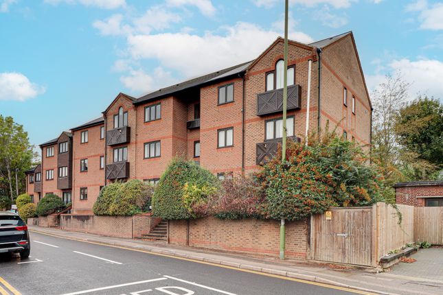 1-bed flat on Stanhope Road, St Albans, £250,000