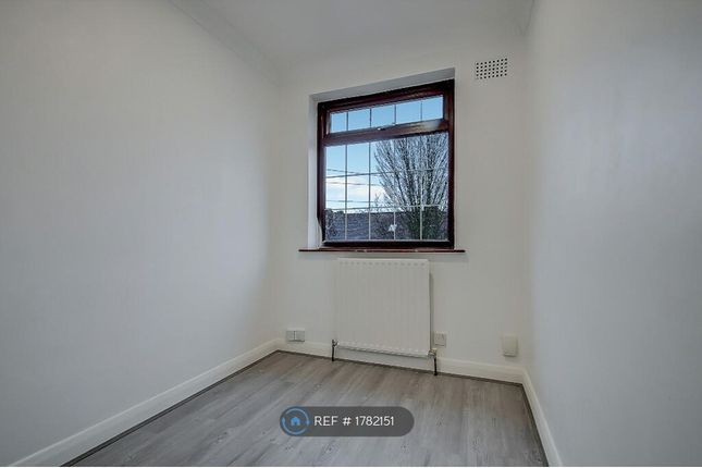 Carr Road, Northolt photo 4