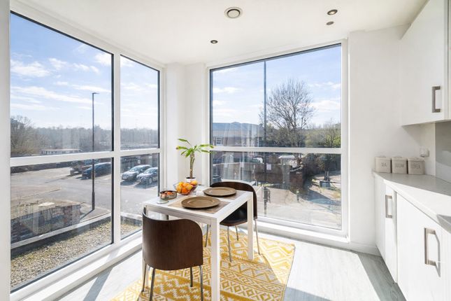 Flat-44 Printworks Apartments, Press Road, London photo 4