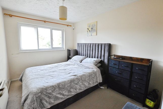 Tudor Close, Hatfield photo 4