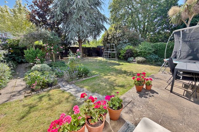 54, Woodbourne Close, Catisfield photo 2