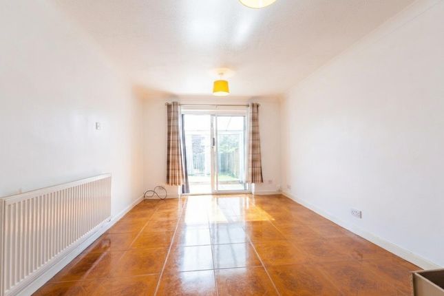 83, Brockles Mead, Harlow photo 4