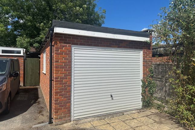 The Crescent Bungalow, The Crescent, Rickmansworth photo 2