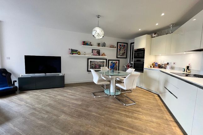 Flat 64, Bell Flower Lodge, Harold Wood, Romford photo 3