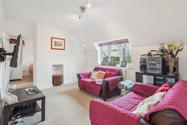 2, Hillside Close, Gerrards Cross photo 3