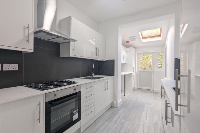 33, Stuart Road, Harrow photo 4