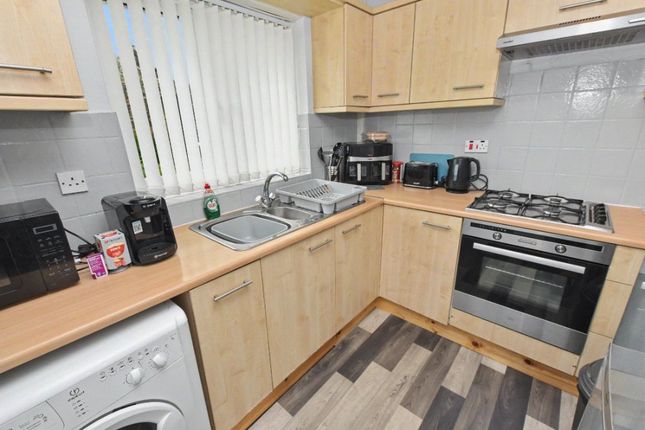 28, Cross Lane, Leeds photo 3
