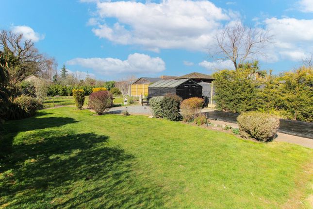 98 Nevendon Road, Wickford photo 2