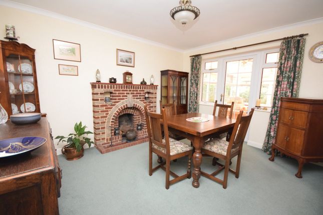 9, Parkland Grove, Farnham photo 4