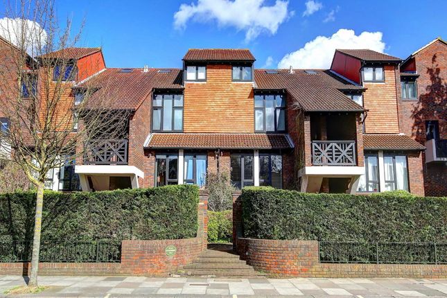 Thumbnail Flat to rent in Strawberry Vale, Twickenham