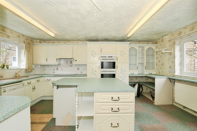 74, Benland, Peterborough photo 2