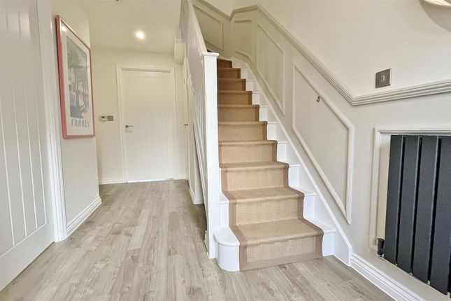 8, Ambrose Way, Walton-on-the-Naze photo 2