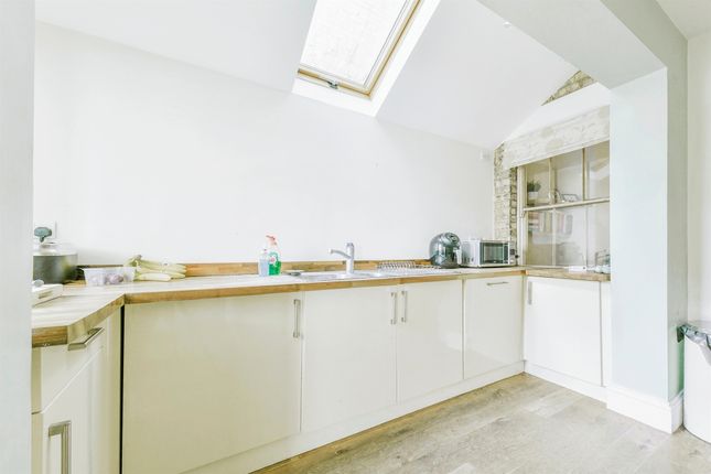 End terrace house for sale in Grove Road, Hitchin