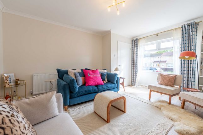 5 Easterwood Crescent, Glasgow photo 2