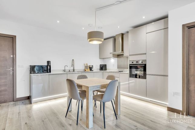 Flat 41, Erken Plaza, Barking photo 3