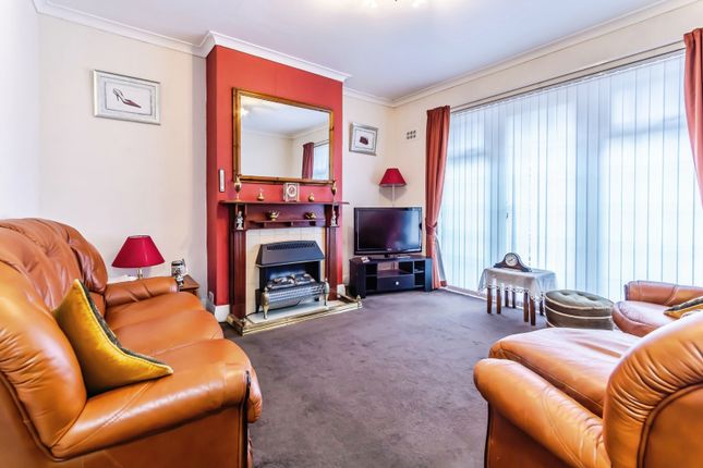 18, Brookside Way, Croydon photo 3