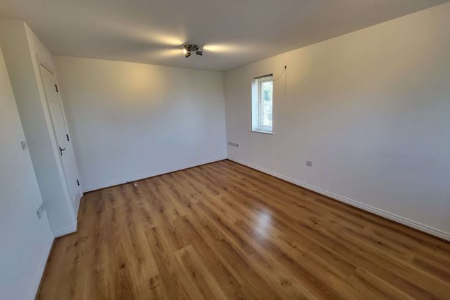 68 Kiln Way, Dunstable photo 3