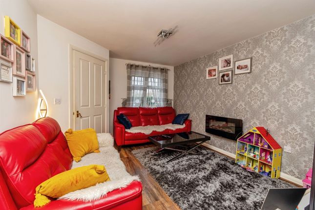 19, Poppy Drive, Walsall photo 4