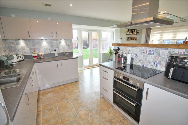 7, Dearle Road, Swindon photo 3